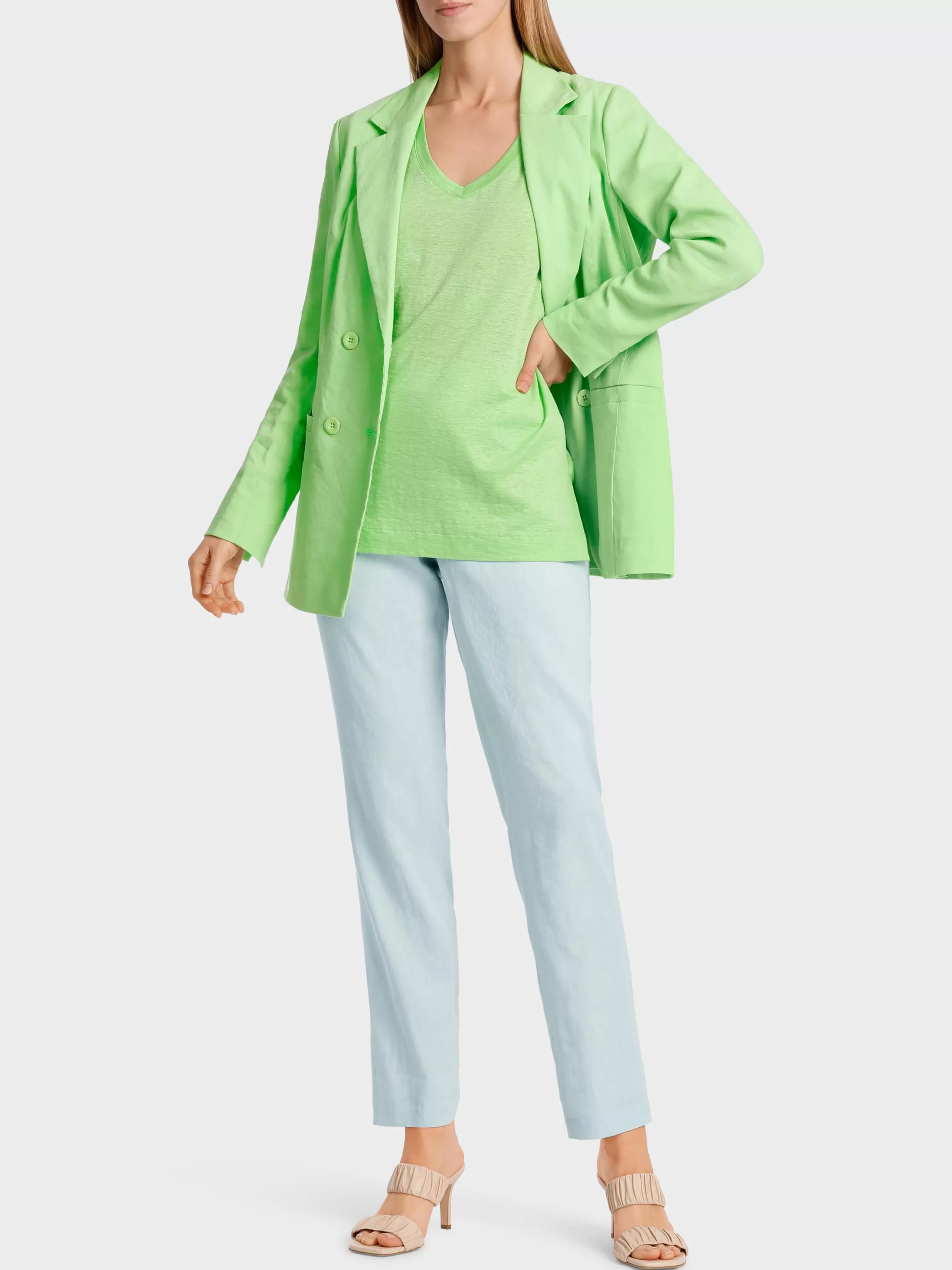 Marc Cain Shirts & Tops-FEMININES T-SHIRT MIT V-AUSSCHNITT light apple green