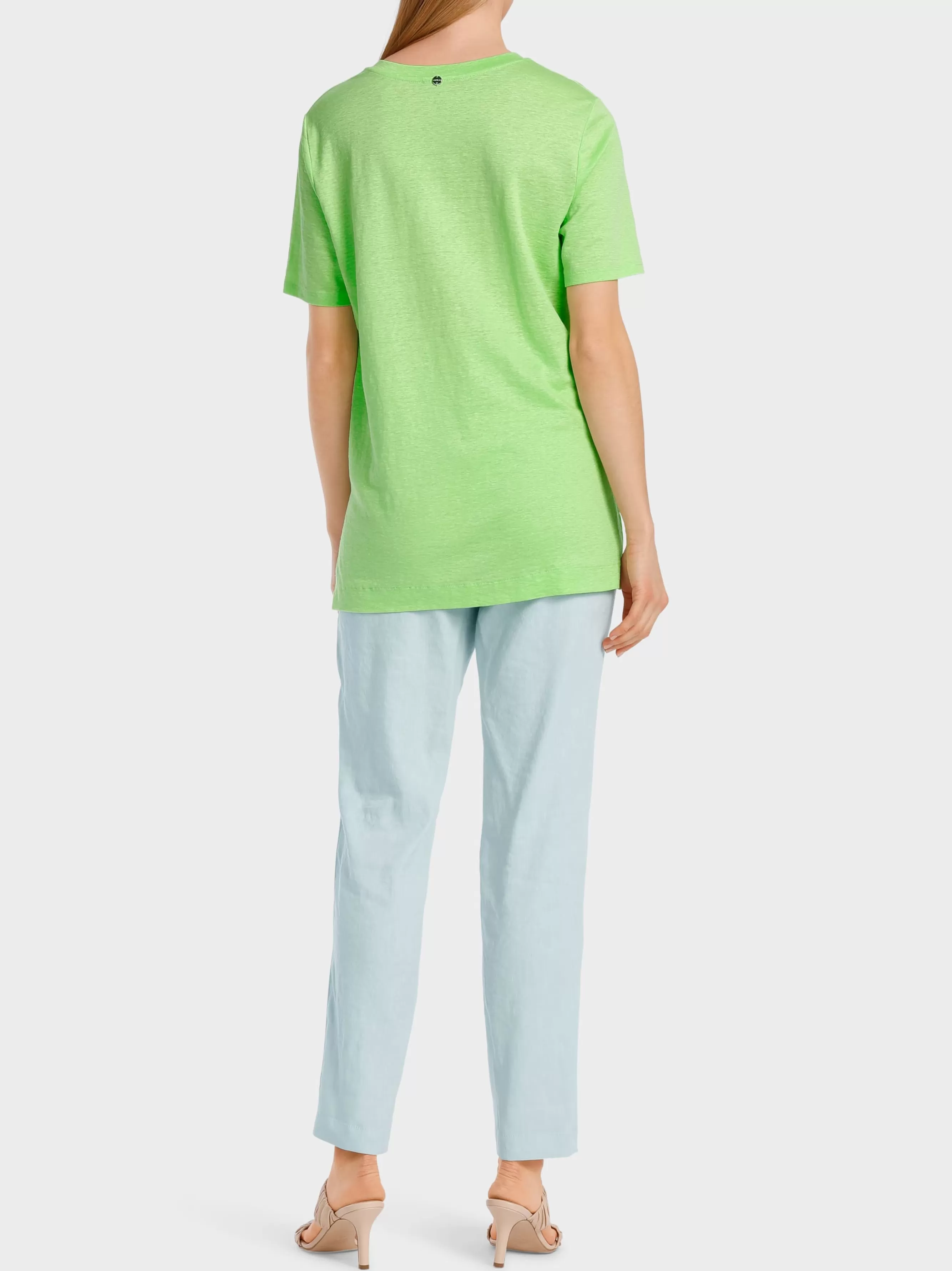 Marc Cain Shirts & Tops-FEMININES T-SHIRT MIT V-AUSSCHNITT light apple green