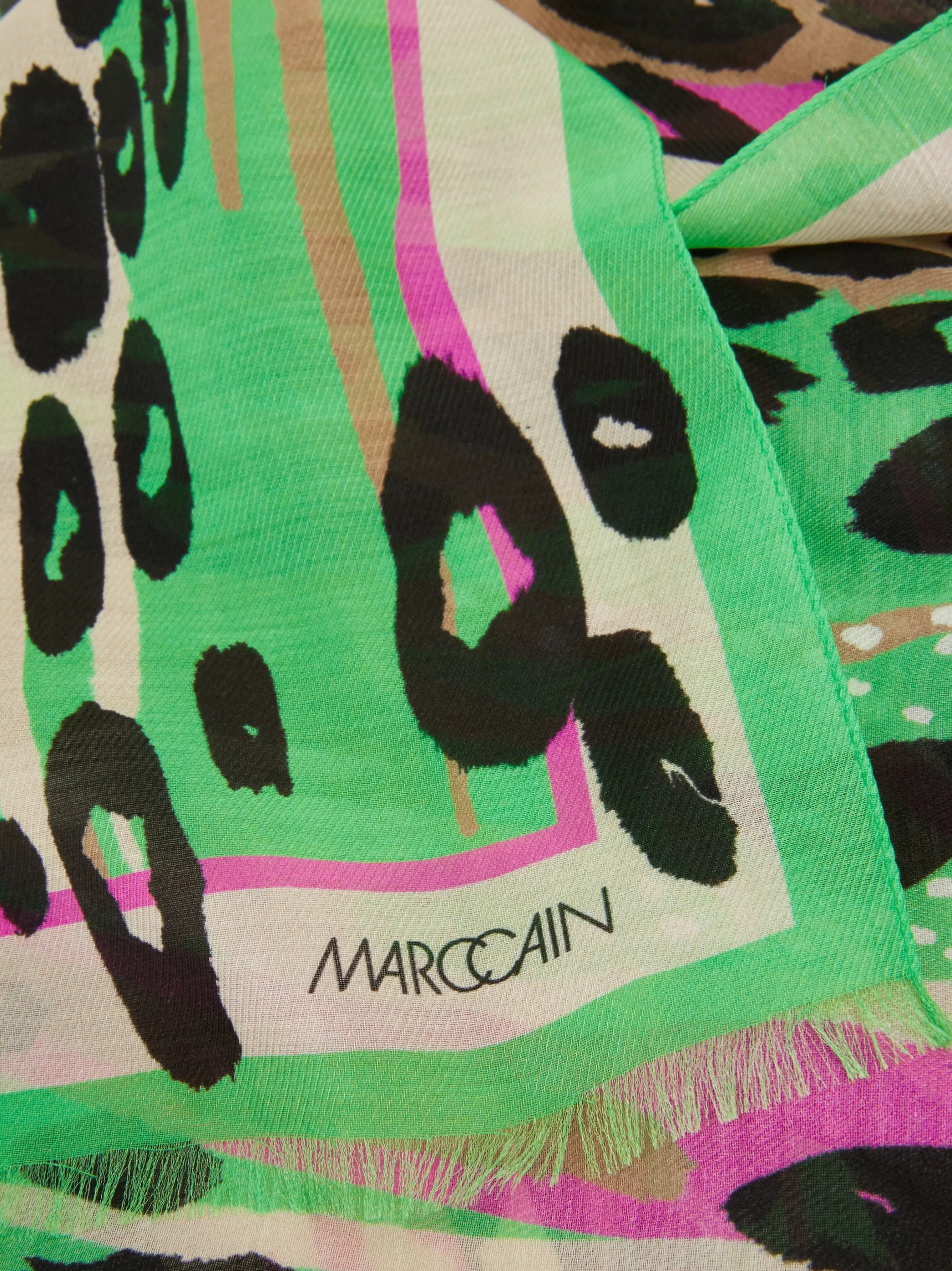 Marc Cain Accessoires-SCHAL MIT INTENSIVER FARBGEBUNG new neon green